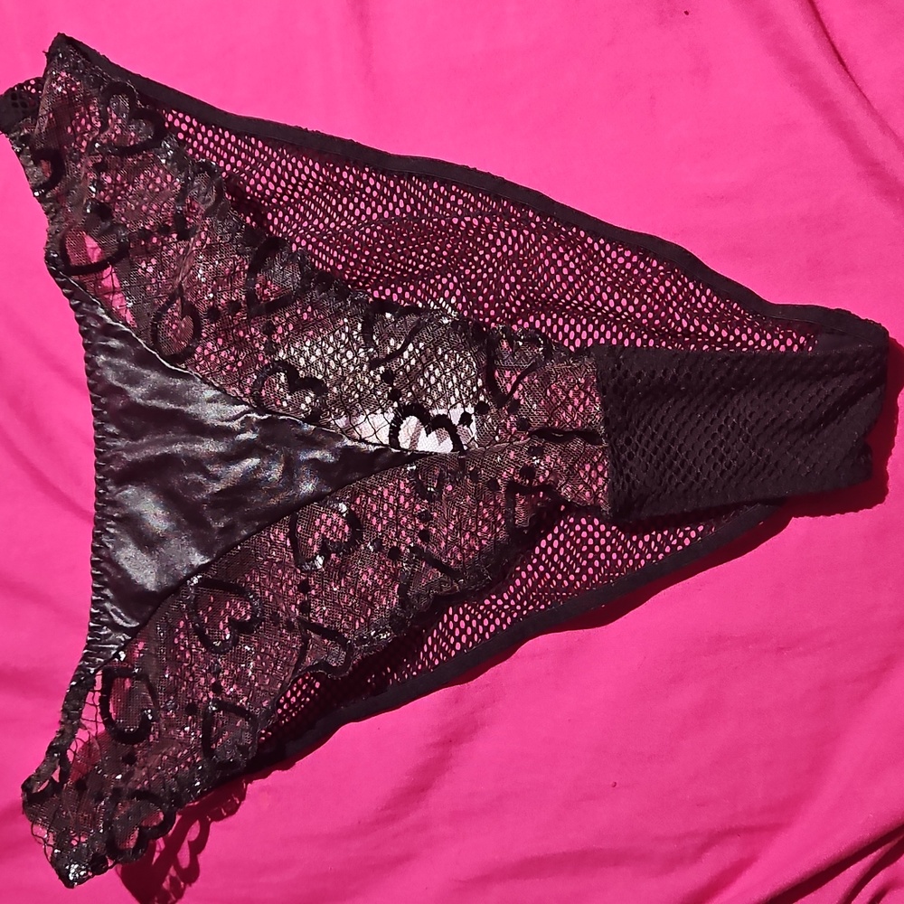 Savage x Fenty Panty Lace Medium Heart Fishnet Black